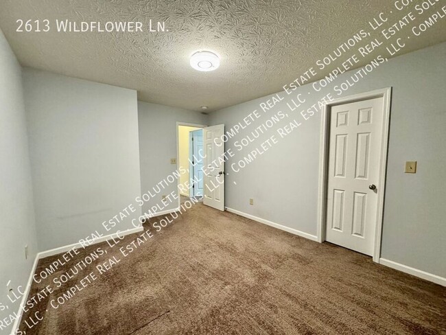 Building Photo - Move-in Special:  $300 off first months rent