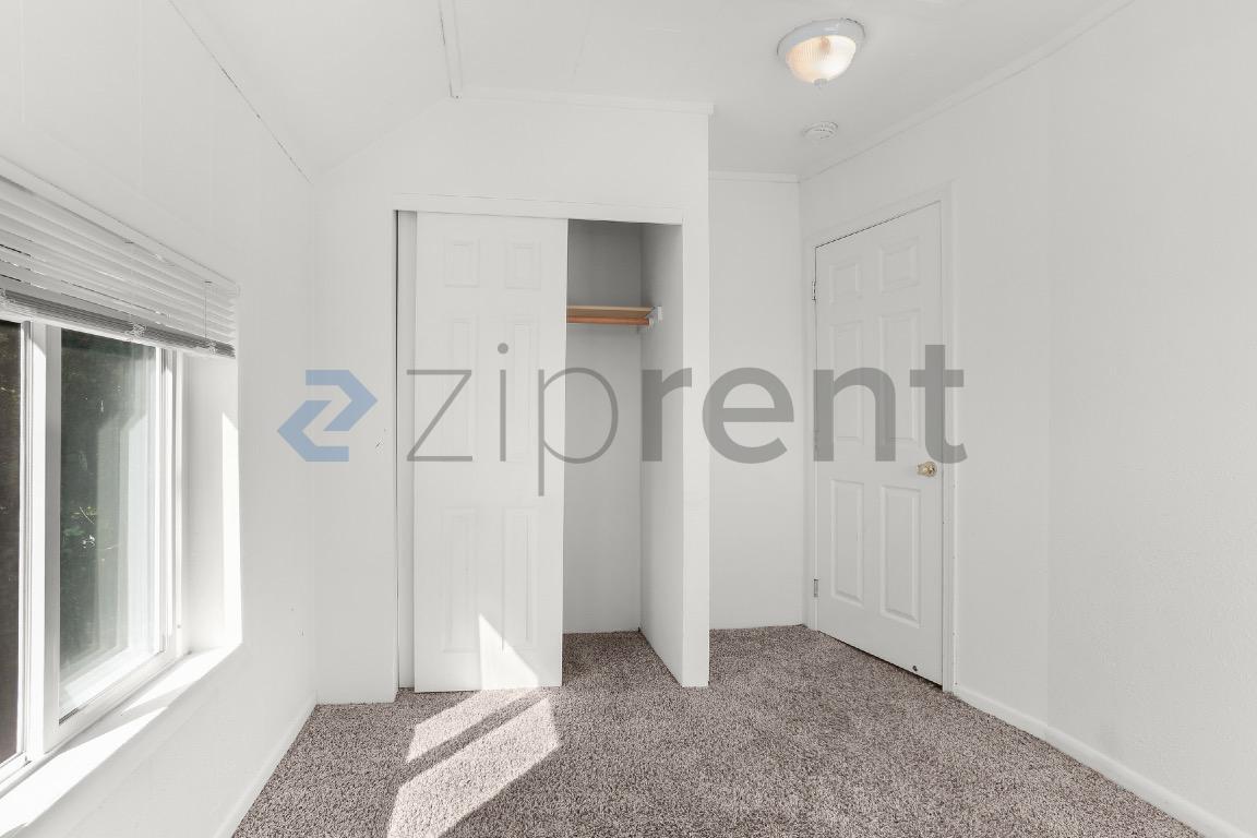 Building Photo - Unit