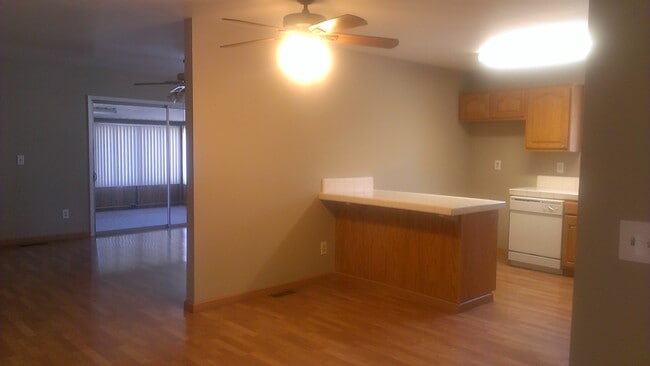 Building Photo - 245 Larson Ln