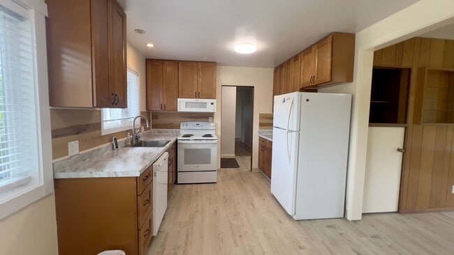 Building Photo - 35144 Reith Larson Ln
