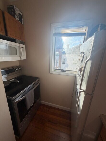 Building Photo - 127 Hillsdale Rd