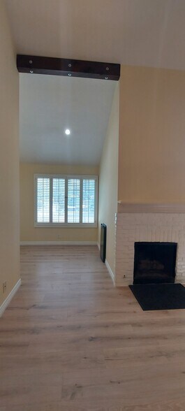 Building Photo - 18721 Hatteras St