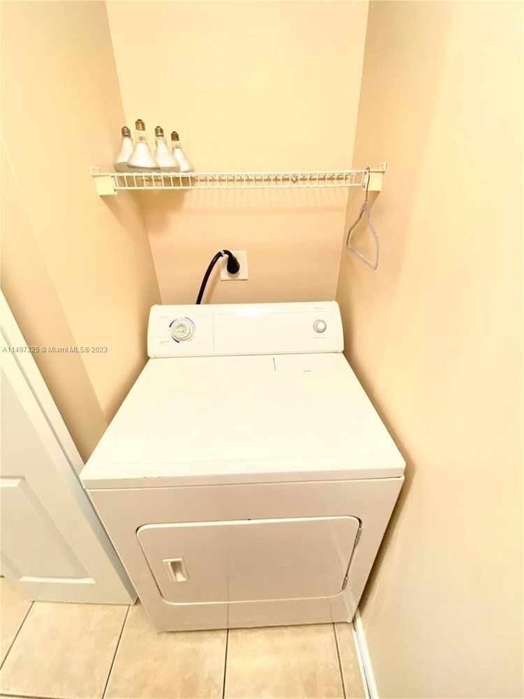 Building Photo - 5900 W Sample Rd