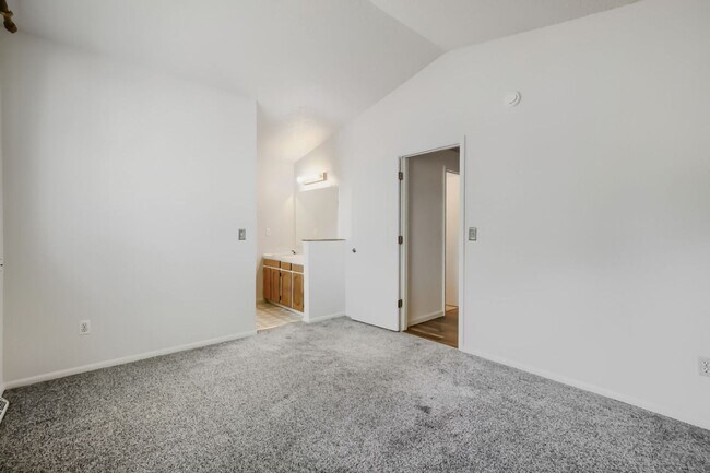 Building Photo - 4298 Sumac Ct