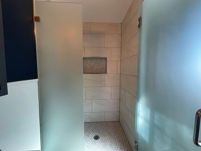 Building Photo - Available Now- 2 Bedroom 1 Bath in Granite...