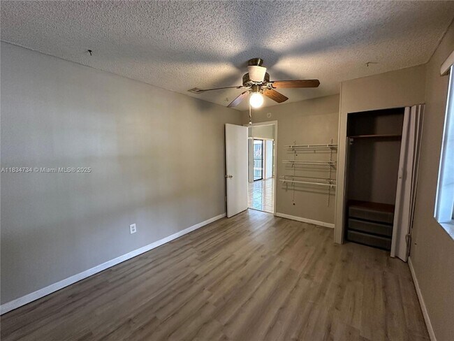 Building Photo - 1024 S Independence Dr