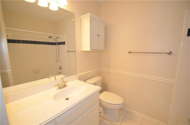 Building Photo - 3013 Sussex Gardens Ln
