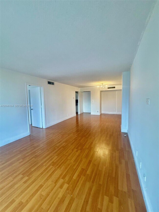 Building Photo - 3475 N Country Club Dr