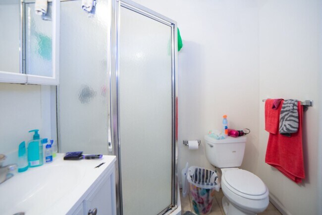 Building Photo - Modern New Luxury Temple Apartments