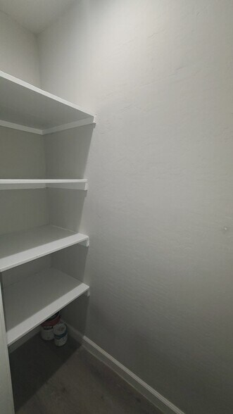 Building Photo - 5709 N 8th Pl