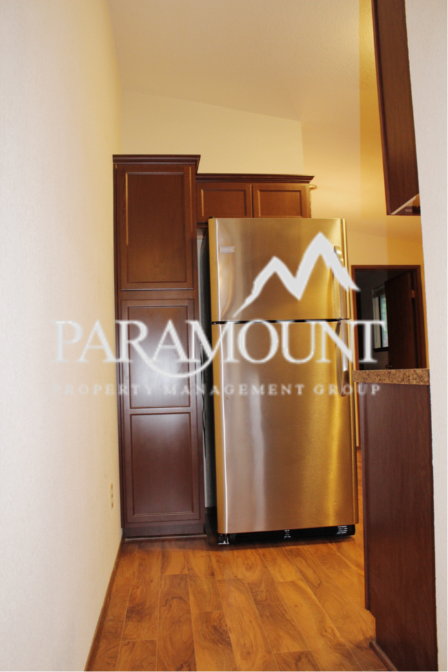 Building Photo - Remodeled 2 bed/1.5 bath duplex in Gig Harbor!