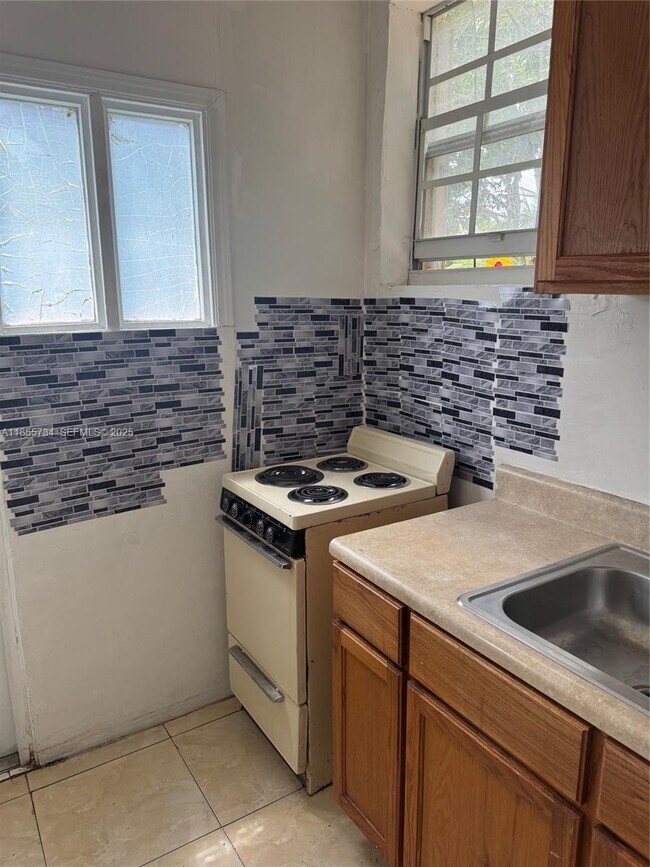 Building Photo - 401 NE 174th St