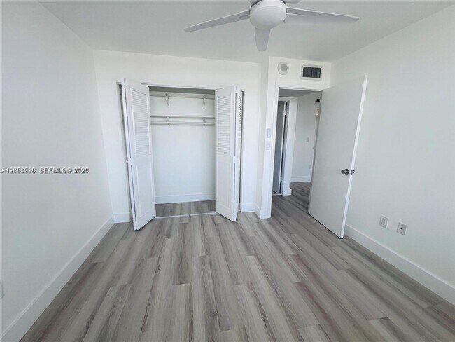 Building Photo - 1200 NE Miami Gardens Dr