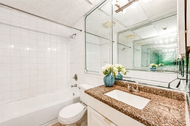 Building Photo - 3741 Thistlemont Dr