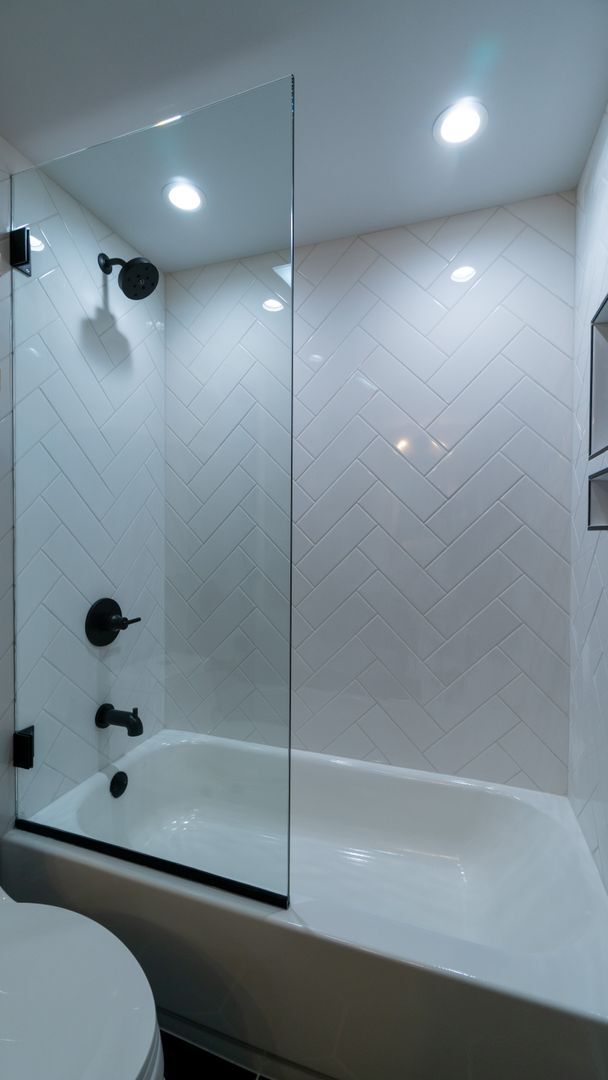 Building Photo - Contemporary 2-Bed, 2-Bath Garden Apartment in Uptown – Move-In Ready!