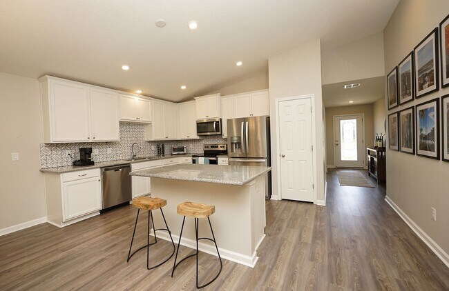 Building Photo - Central Freeport Location with Community Pool