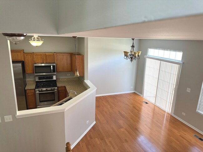 Building Photo - 537 N Red Deer Rd