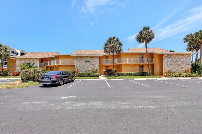Primary Photo - 2400 S Ocean Dr