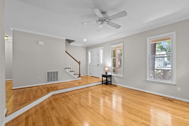Building Photo - Inviting 3br house in Morrisville with woo...