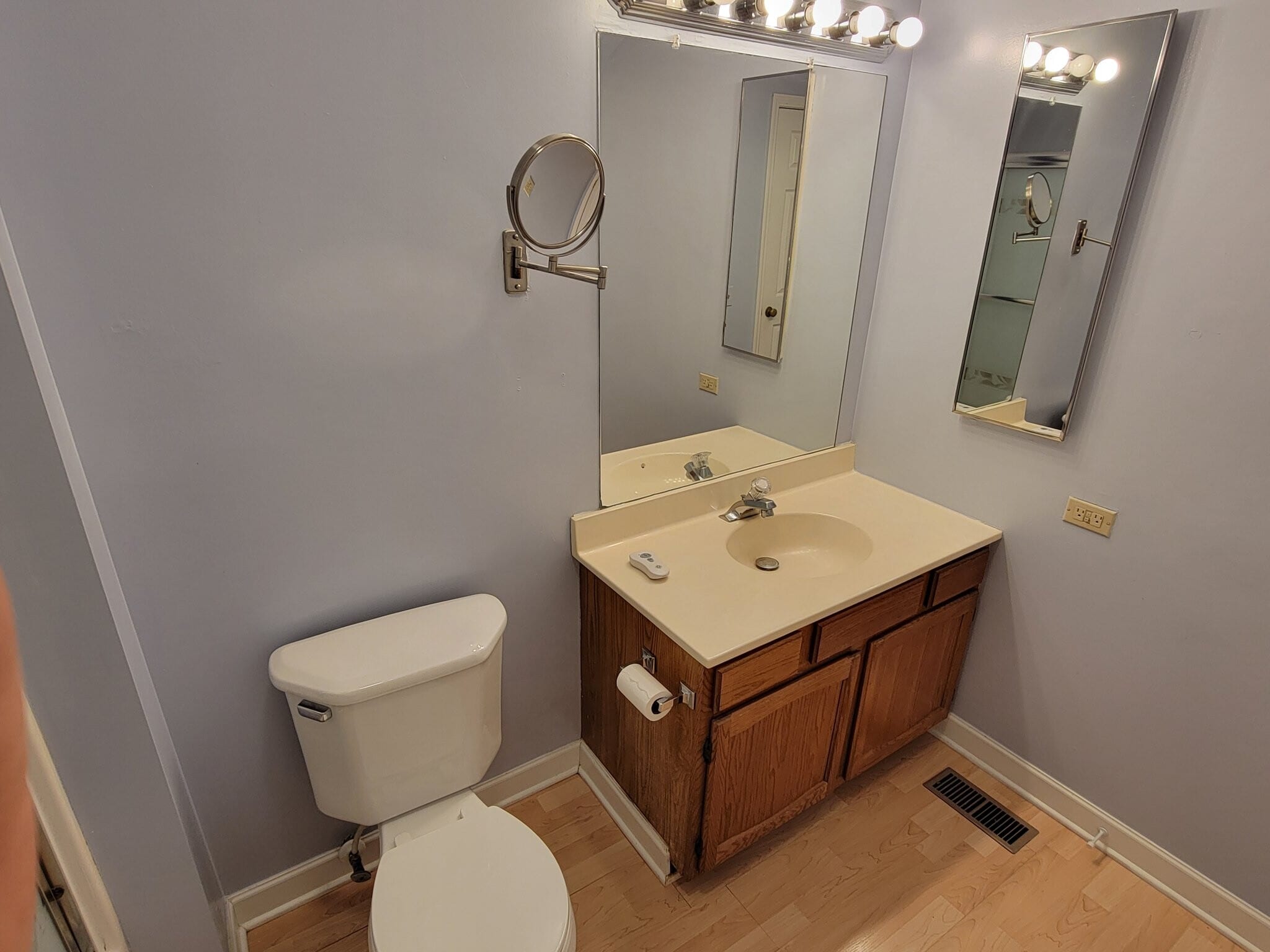 Building Photo - 2116 Rugen Rd