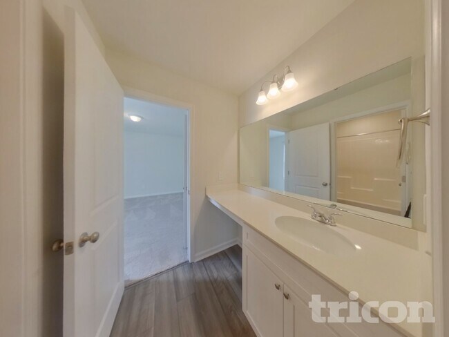 Building Photo - 14 Chalet Ct