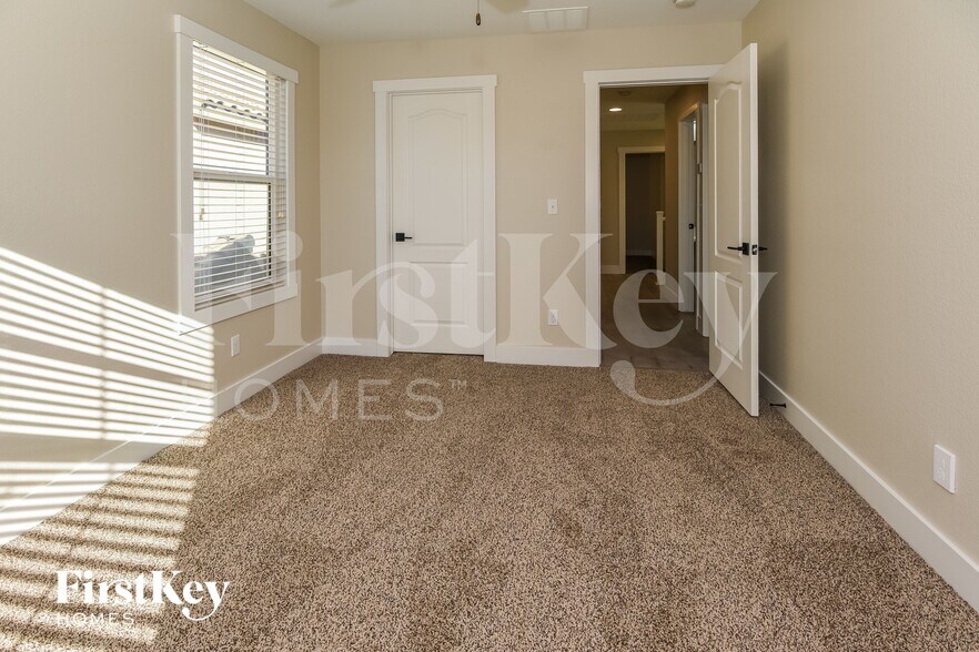 Building Photo - 7380 Benlomond Ave