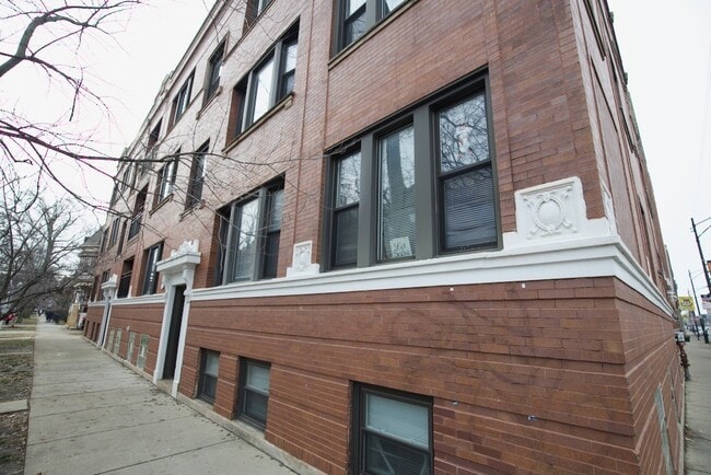 Primary Photo - 3954 N Janssen Ave