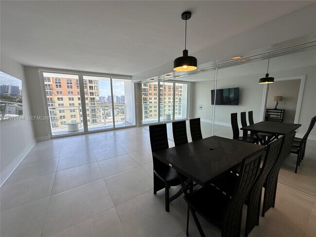 Building Photo - 2030 S Ocean Dr