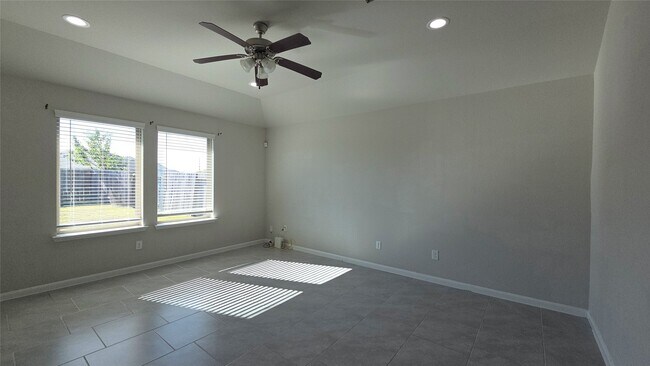 Building Photo - 5611 Pleasant Falls Dr