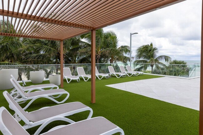Building Photo - 7135 Collins Ave