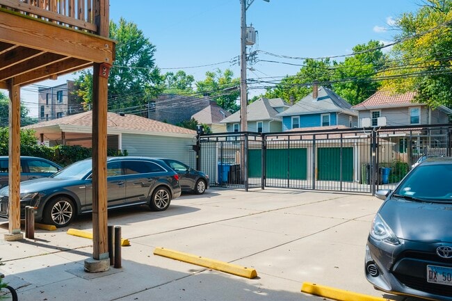 Building Photo - 1243 W Rosemont Ave