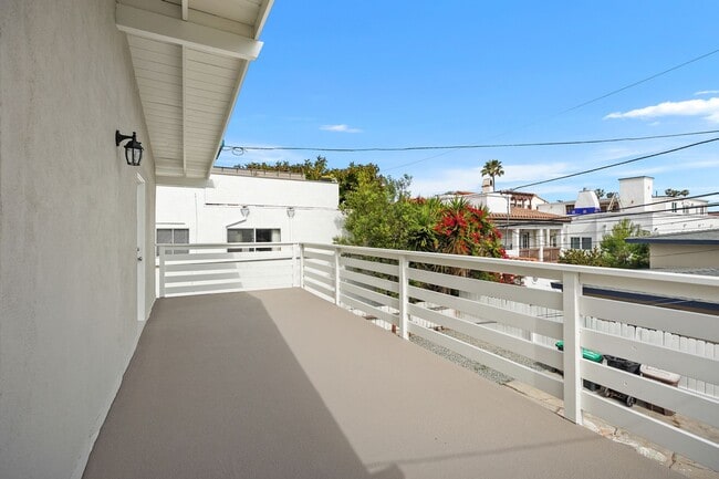 Building Photo - Coastal Living at Its Finest! Fully Remodeled!