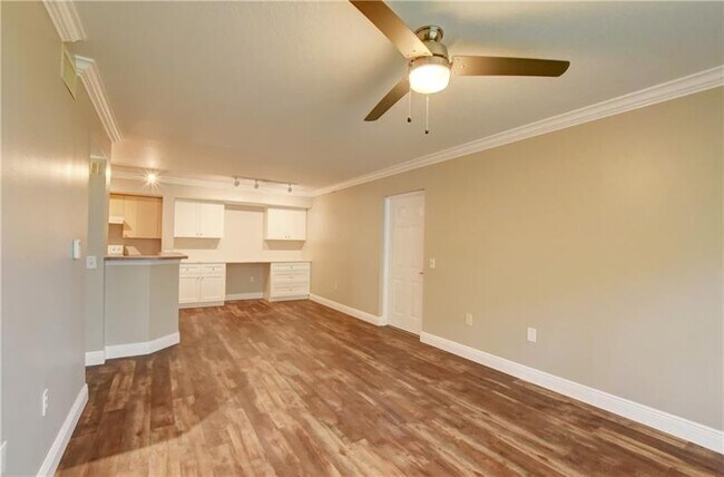 Building Photo - 1312 Villa Cir