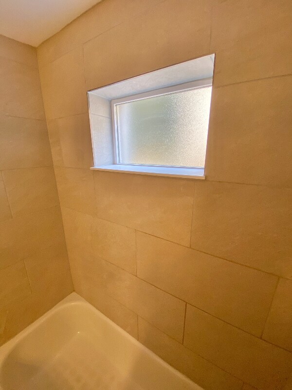 Building Photo - 116 E Stuart St