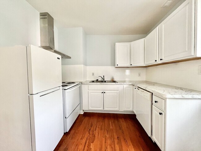 Building Photo - 538 Fremont Ave NW