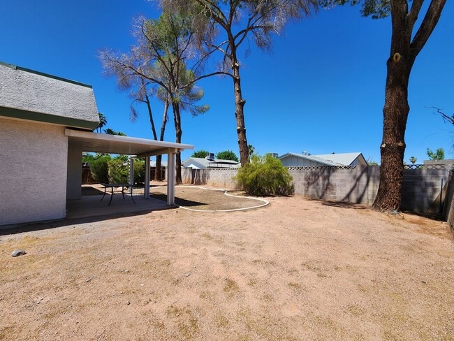 Building Photo - 4 Bedroom Two-Story Home with Downstairs Primary Bedroom & Fireplace