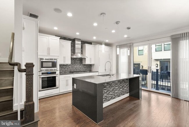 Building Photo - 1508 16th Ct N