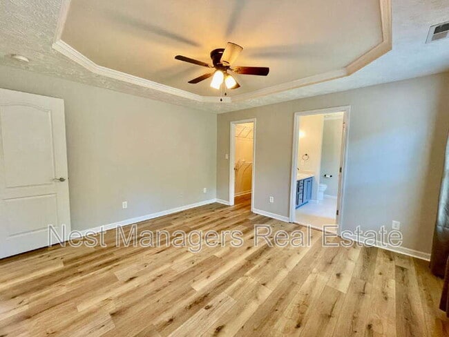 Building Photo - 5325 Wallbrook Dr