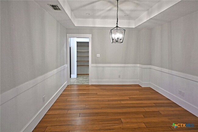 Building Photo - 953 River Bank