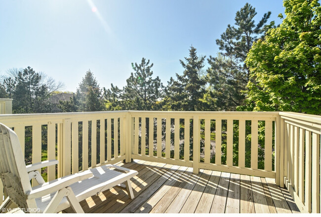 Building Photo - 544 W Parkside Dr