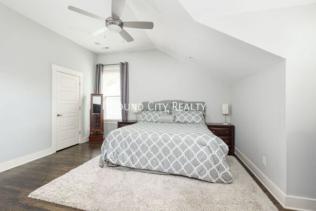 Building Photo - 606B Eastboro Dr