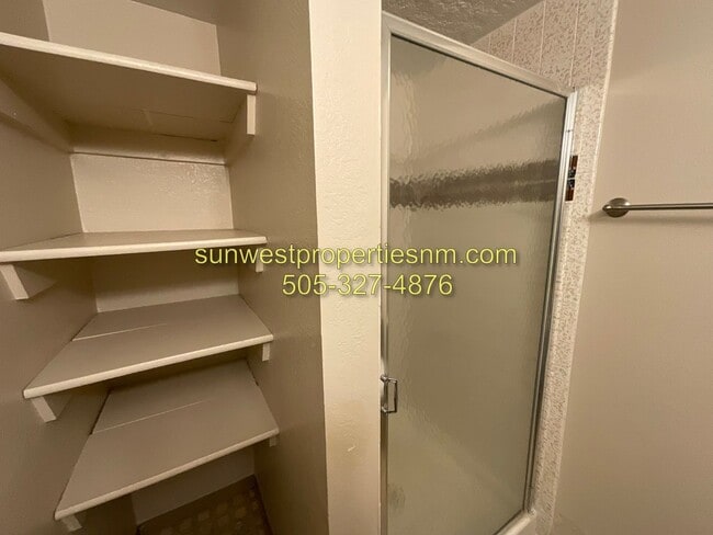 Building Photo - 2 Bedroom, 1.5 Bathroom with Garage