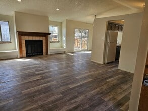 Building Photo - Large home available