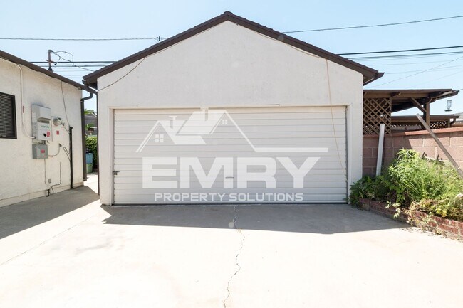 Building Photo - 4743 Levelside Ave