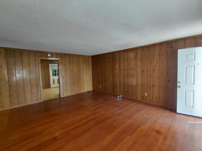 Building Photo - 1507 Brennen Rd