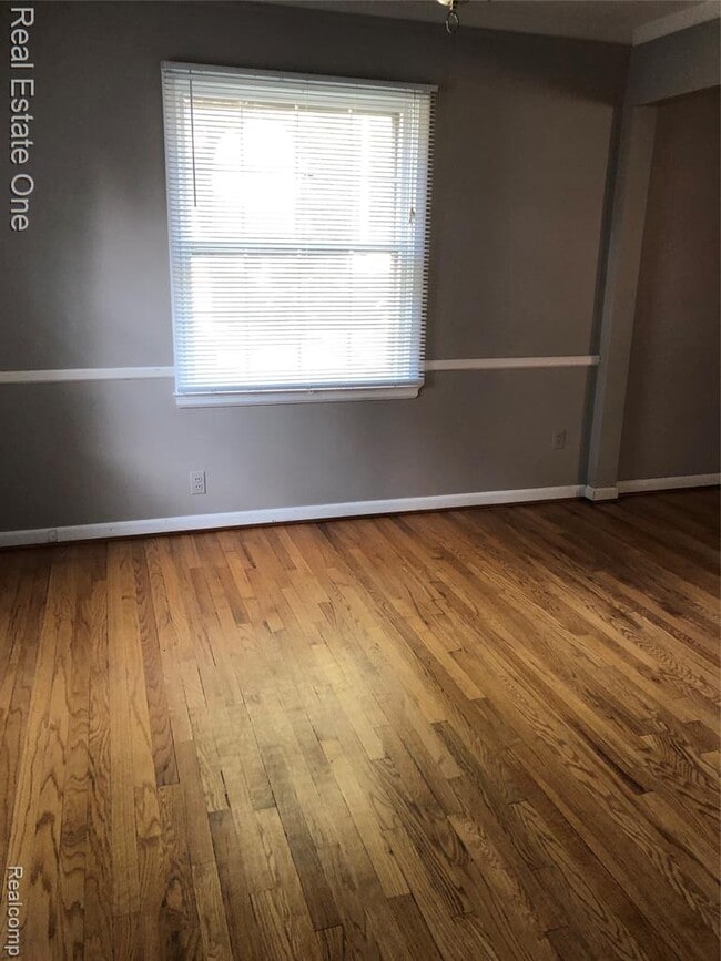 Building Photo - 1070 Lincoln Ct