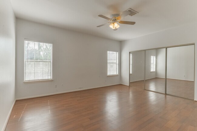 Building Photo - 3126 Holly Hall St