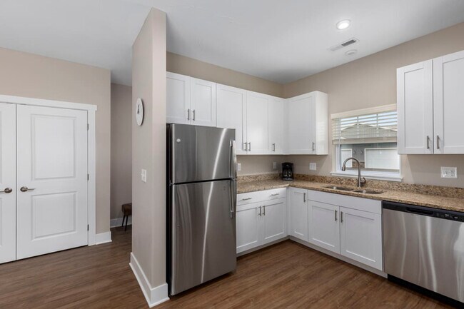 Building Photo - 5859 Zinfandel Ave