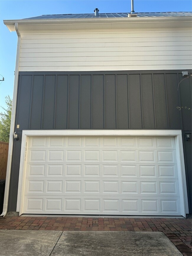 Building Photo - 8602 Emnora Ln