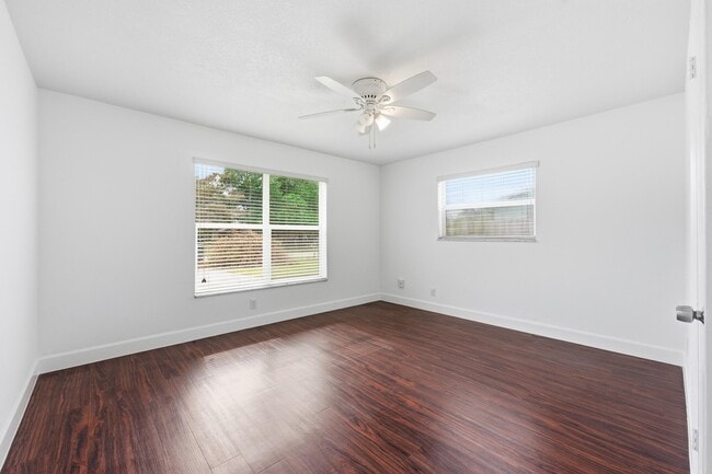 Building Photo - 3847 Roan Ct E